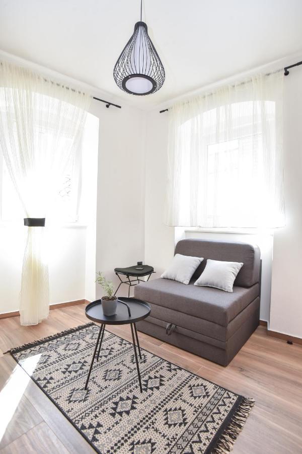 Sambra Old Town Apartment บุดวา ภายนอก รูปภาพ